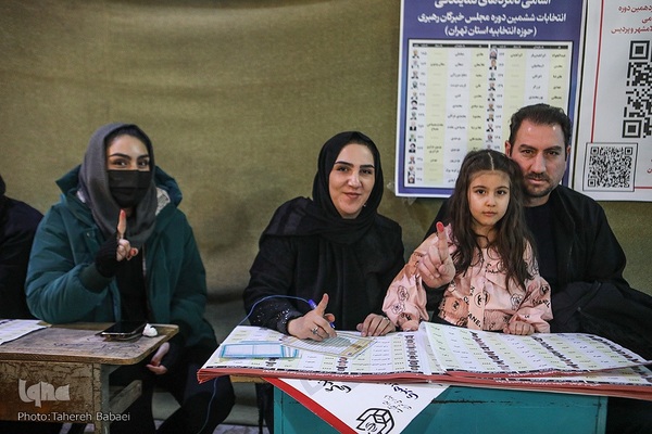 جلوه‌هایی از حضور پرشور مردم در ساعات پایانی انتخابات