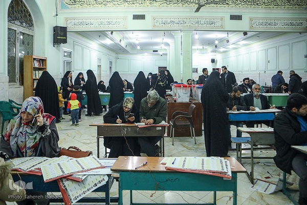 جلوه‌هایی از حضور پرشور مردم در ساعات پایانی انتخابات