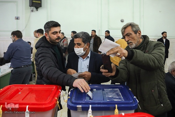 جلوه‌هایی از حضور پرشور مردم در ساعات پایانی انتخابات