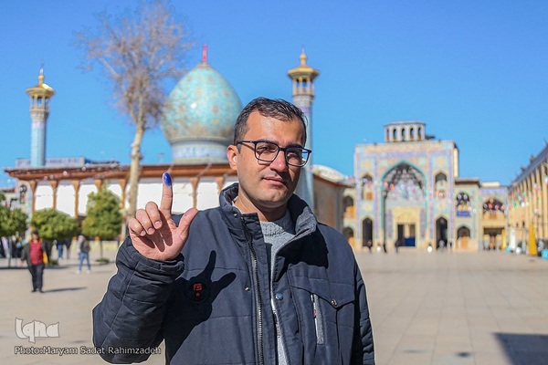 حماسه حضور در  شیراز حرم شاهچراغ (ع)