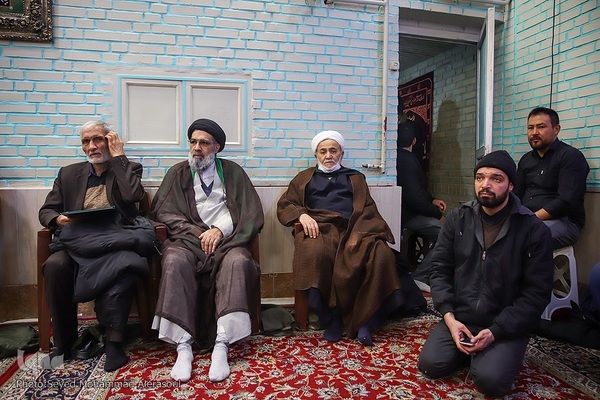 تشییع پیکر آیت‌الله امامی کاشانی در حرم مطهر رضوی