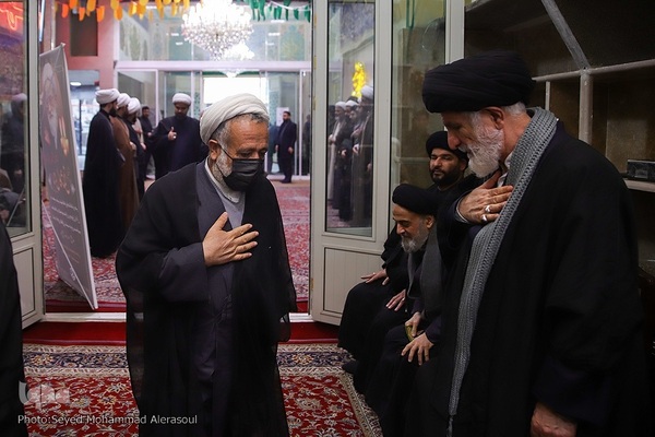 تشییع پیکر آیت‌الله امامی کاشانی در حرم مطهر رضوی