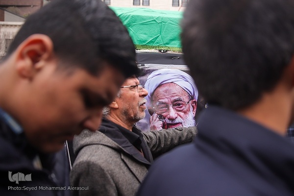 تشییع پیکر آیت‌الله امامی کاشانی در حرم مطهر رضوی