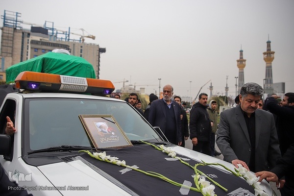 تشییع پیکر آیت‌الله امامی کاشانی در حرم مطهر رضوی