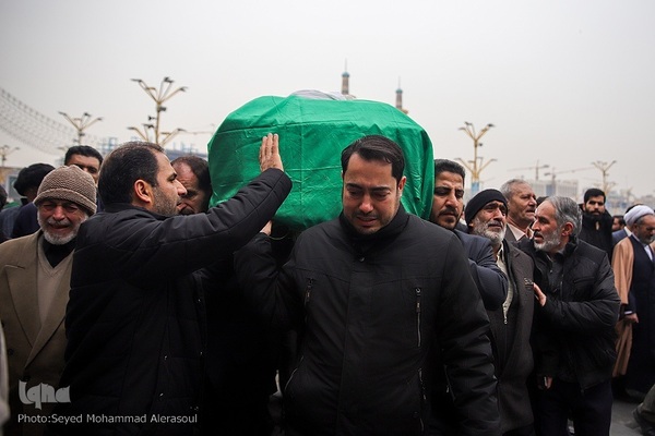 تشییع پیکر آیت‌الله امامی کاشانی در حرم مطهر رضوی