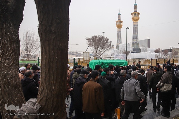 تشییع پیکر آیت‌الله امامی کاشانی در حرم مطهر رضوی