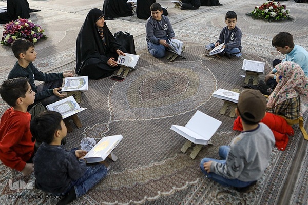 گردهمایی حلقه‌های حفظ موضوعی قرآن در حرم امام خمینی