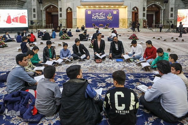 گردهمایی حلقه‌های حفظ موضوعی قرآن در حرم امام خمینی