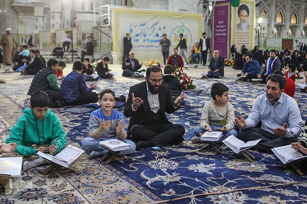 گردهمایی حلقه‌های حفظ موضوعی قرآن در حرم امام خمینی