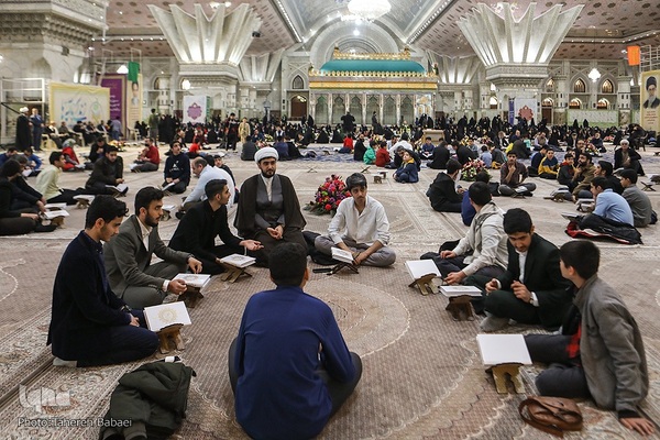 گردهمایی حلقه‌های حفظ موضوعی قرآن در حرم امام خمینی