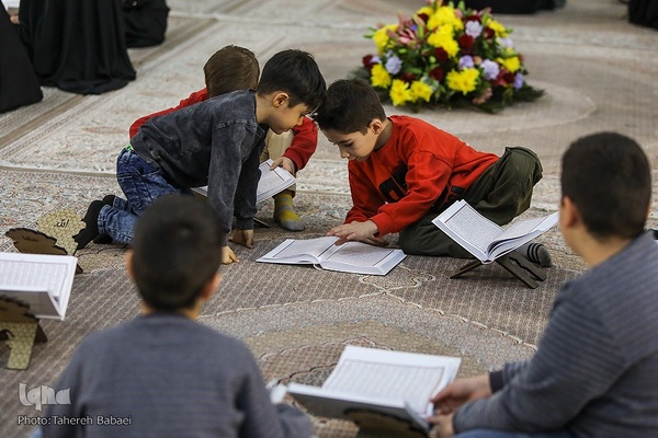 گردهمایی حلقه‌های حفظ موضوعی قرآن در حرم امام خمینی