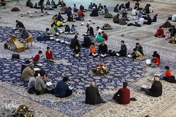 گردهمایی حلقه‌های حفظ موضوعی قرآن در حرم امام خمینی