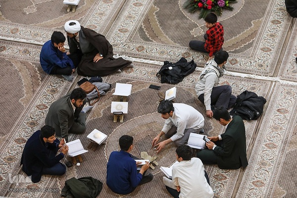 گردهمایی حلقه‌های حفظ موضوعی قرآن در حرم امام خمینی