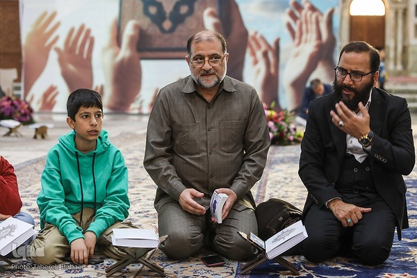 گردهمایی حلقه‌های حفظ موضوعی قرآن در حرم امام خمینی