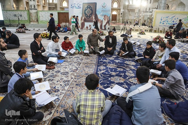 گردهمایی حلقه‌های حفظ موضوعی قرآن در حرم امام خمینی