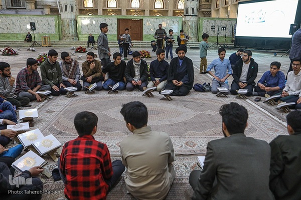 گردهمایی حلقه‌های حفظ موضوعی قرآن در حرم امام خمینی