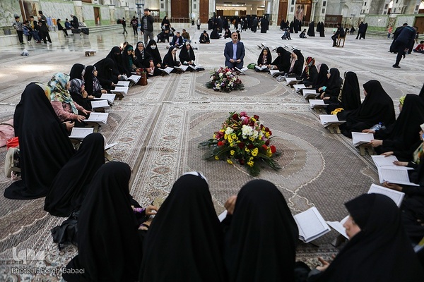 گردهمایی حلقه‌های حفظ موضوعی قرآن در حرم امام خمینی