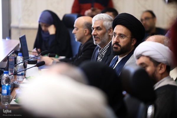 آیین رونمایی ویژه‌نامه «رایحه»، با محوریت نکوداشت حجت‌الاسلام والمسلمین محسن قرائتی