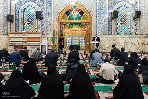 غبارروبی حرم مطهر امامزاده طاهر(ع)