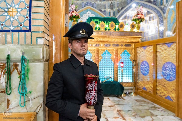 غبارروبی حرم مطهر امامزاده طاهر(ع)