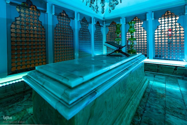 غبارروبی حرم مطهر امامزاده طاهر(ع)