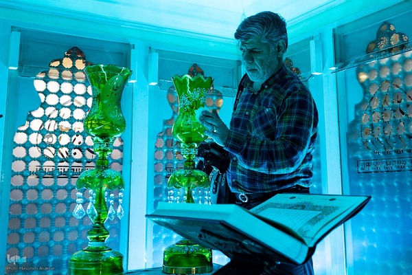 غبارروبی حرم مطهر امامزاده طاهر(ع)