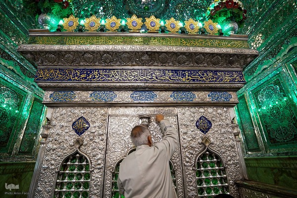 آیین غبارروبی حرم مطهر حضرت احمدبن موسی الکاظم علیهما‌السلام‎