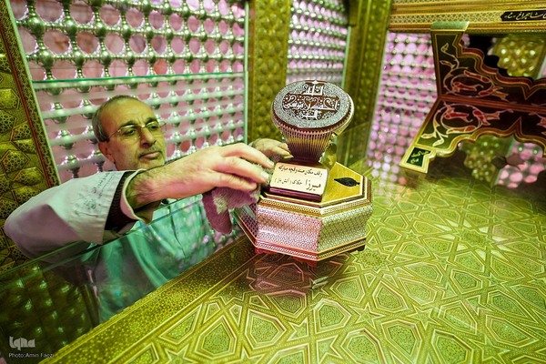 آیین غبارروبی حرم مطهر حضرت احمدبن موسی الکاظم علیهما‌السلام‎