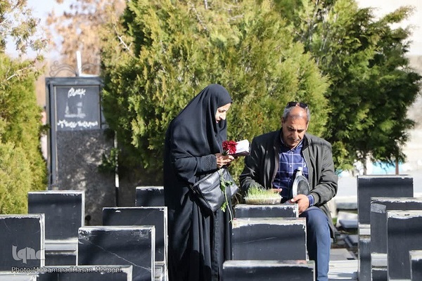 زیارت اهل قبور در آخرین پنجشنبه سال