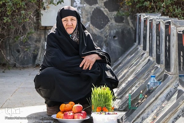 زیارت اهل قبور در آخرین پنجشنبه سال