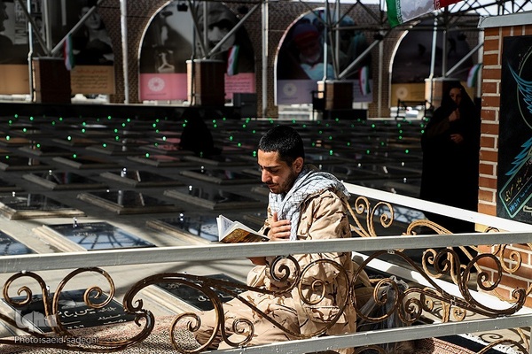 زیارت اهل قبور در آخرین پنجشنبه سال