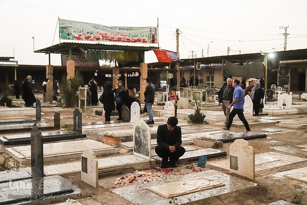 زیارت اهل قبور در آخرین پنجشنبه سال