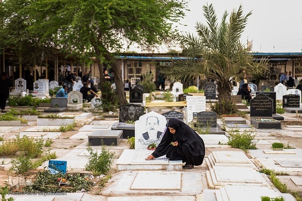 زیارت اهل قبور در آخرین پنجشنبه سال