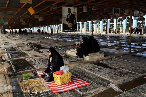 زیارت اهل قبور در آخرین پنجشنبه سال