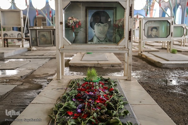 زیارت اهل قبور در آخرین پنجشنبه سال