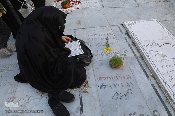 زیارت اهل قبور در آخرین پنجشنبه سال