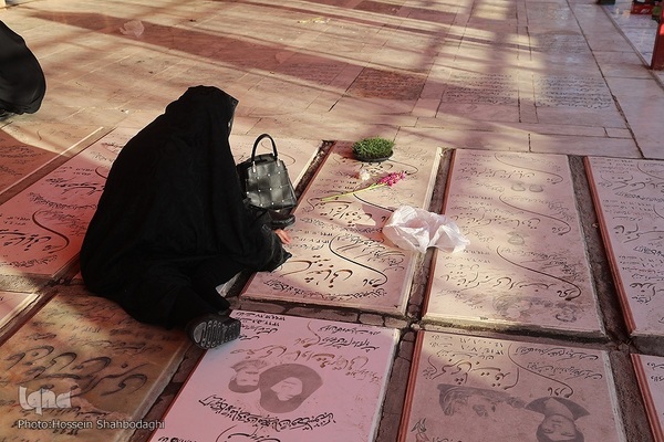 زیارت اهل قبور در آخرین پنجشنبه سال