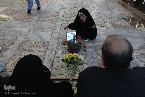 زیارت اهل قبور در آخرین پنجشنبه سال