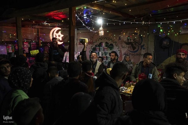 مسلمانان روزه دار در ماه مهمانی خدا