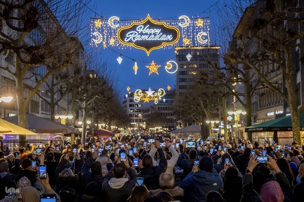 مسلمانان روزه دار در ماه مهمانی خدا