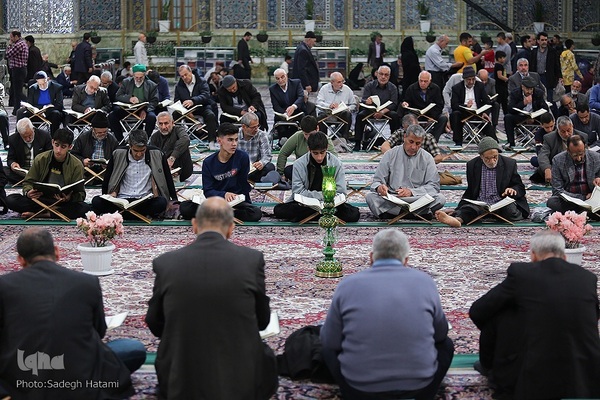 ترتیل‌خوانی قرآن کریم در حرم امام رضا(ع)