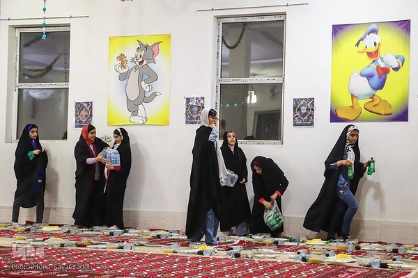 سفره افطار در جمع ایتام