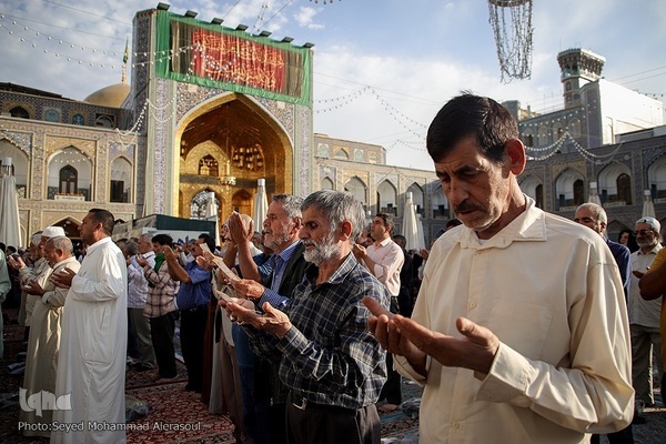 اقامه نماز عید قربان در حرم مطهر رضوی