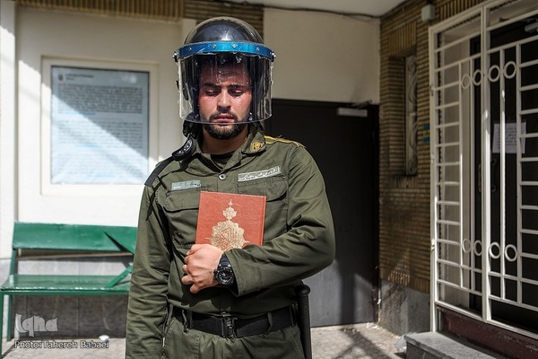 تجمع جامعه قرآنی در پی هتک حرمت به قرآن کریم