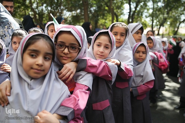 جشن شکوفه‌ها در آغاز سال تحصیلی