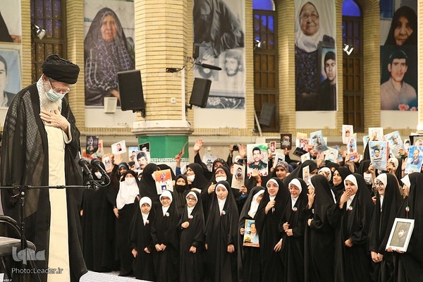 دیدار جمعی از خانواده‌های شهدا با رهبر معظم انقلاب اسلامی