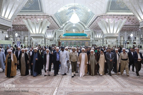 ادای احترام میهمانان کنفرانس وحدت اسلامی به بنیانگذار انقلاب اسلامی