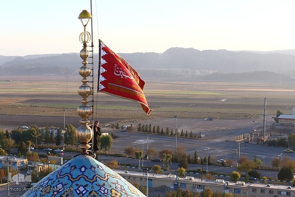 آیین تعویض پرچم گنبد آستان مسجد مقدس جمکران در آستانه ایام فاطمیه