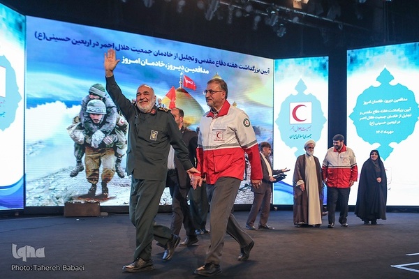 آیین گرامیداشت هفته دفاع مقدس و تجلیل از خادمان اربعین حسینی