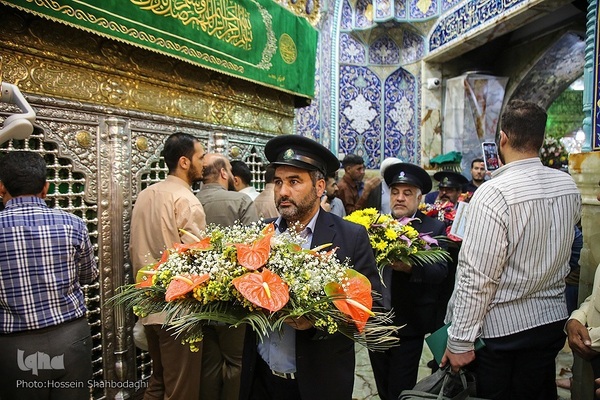 گل آرایی ضریح حضرت معصومه(س) در آستانه سالروز ورود بانوی کرامت